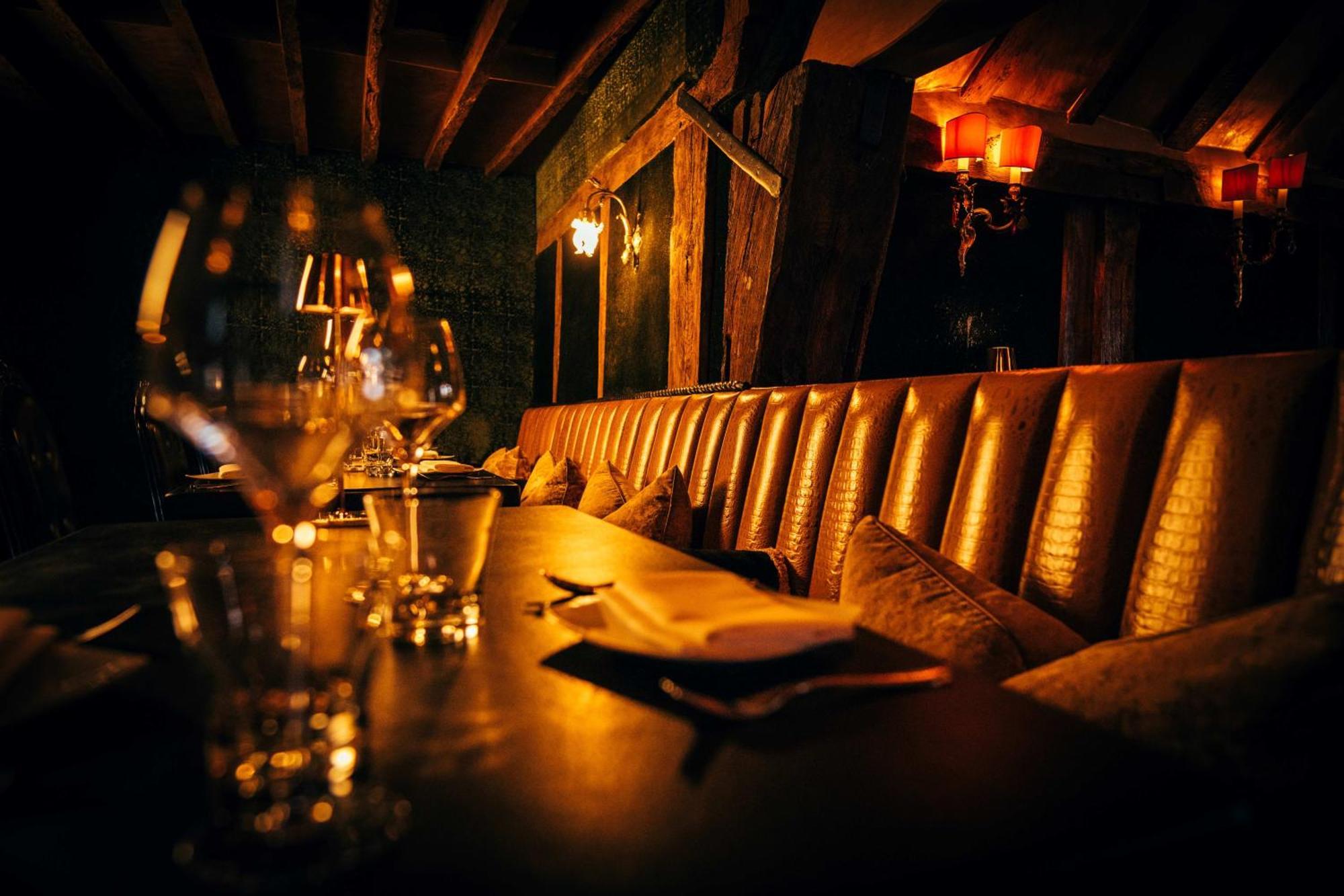 크레이지 베어 호텔 비콘스필드 비컨즈필드 외부 사진 The interior of the restaurant