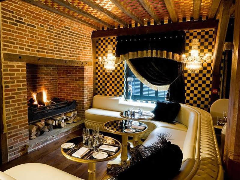 크레이지 베어 호텔 비콘스필드 비컨즈필드 외부 사진 The interior of the restaurant